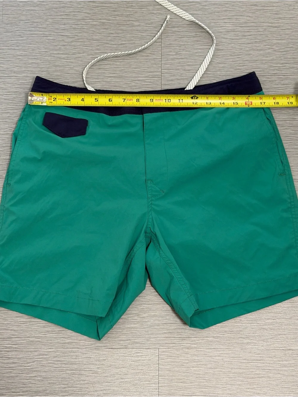 J.Crew Men’s Green Swim Trunks Board Shorts Size 35 Mesh Lined